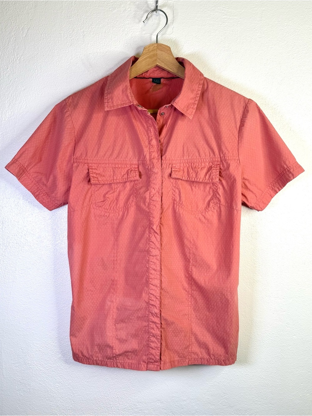 REI Bryce Coral Short Sleeved Sun Shirt Women’s Size Medium